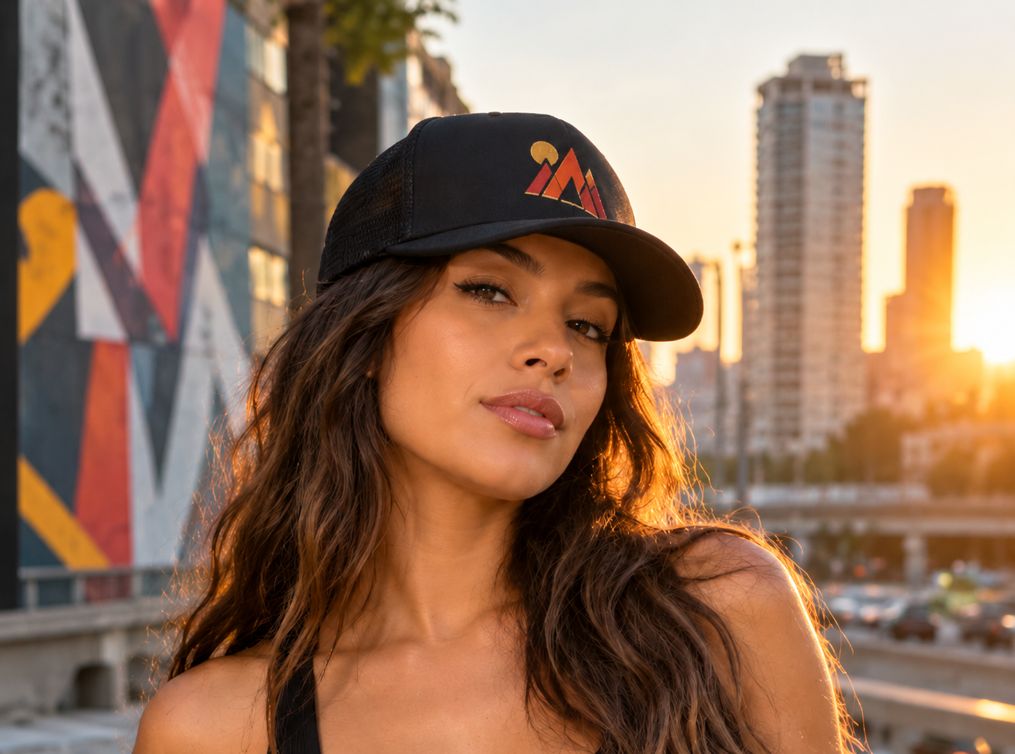 Mulher usando um boné personalizado totalmente visível