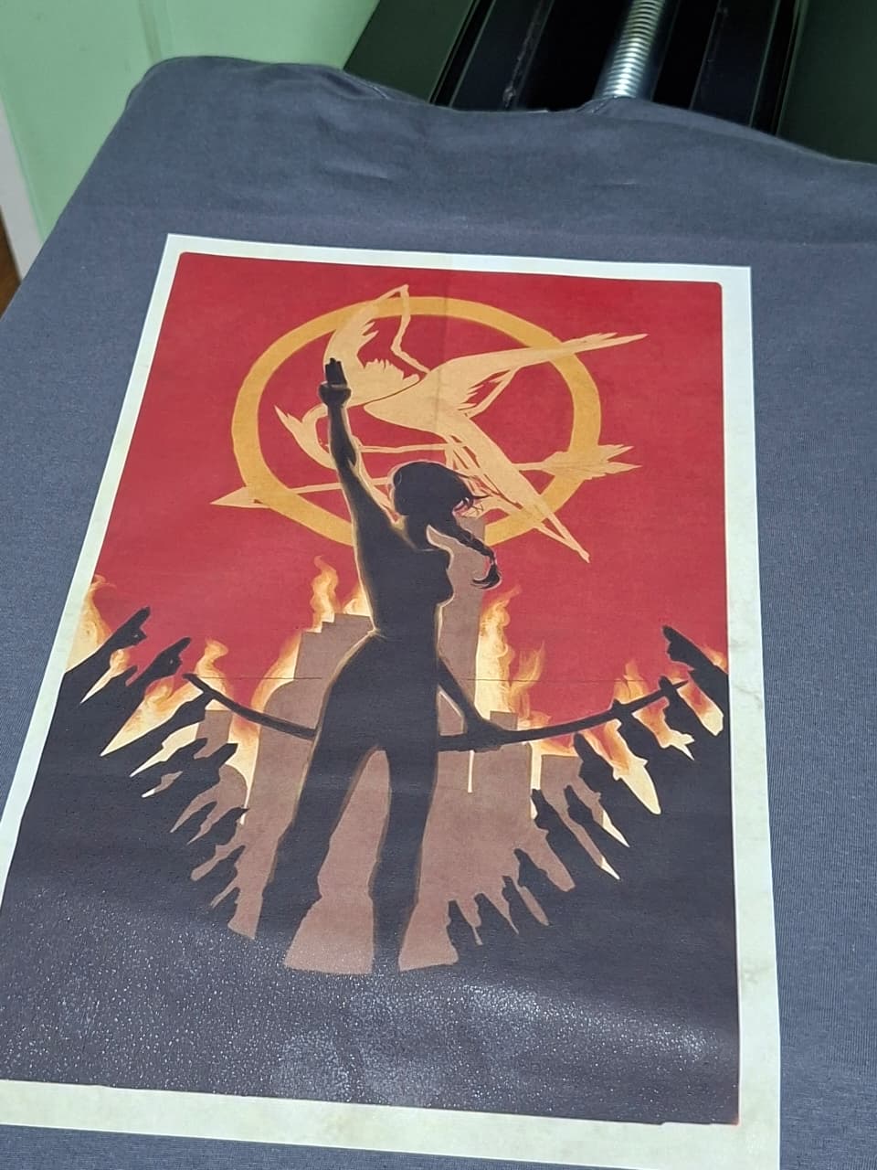 Estampa grande em camiseta